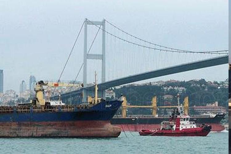Teyit mektubunu sunan üç tanker boğazdan geçti